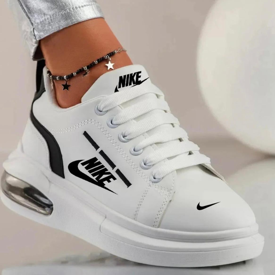 Neue Nike Turnschuhe 2024